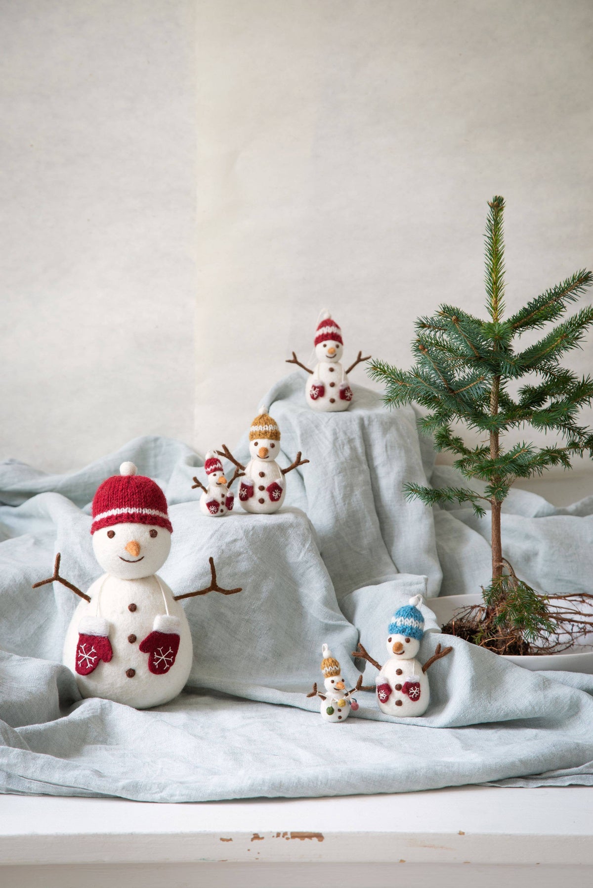 Big Snowman w/Red Hat & Mittens