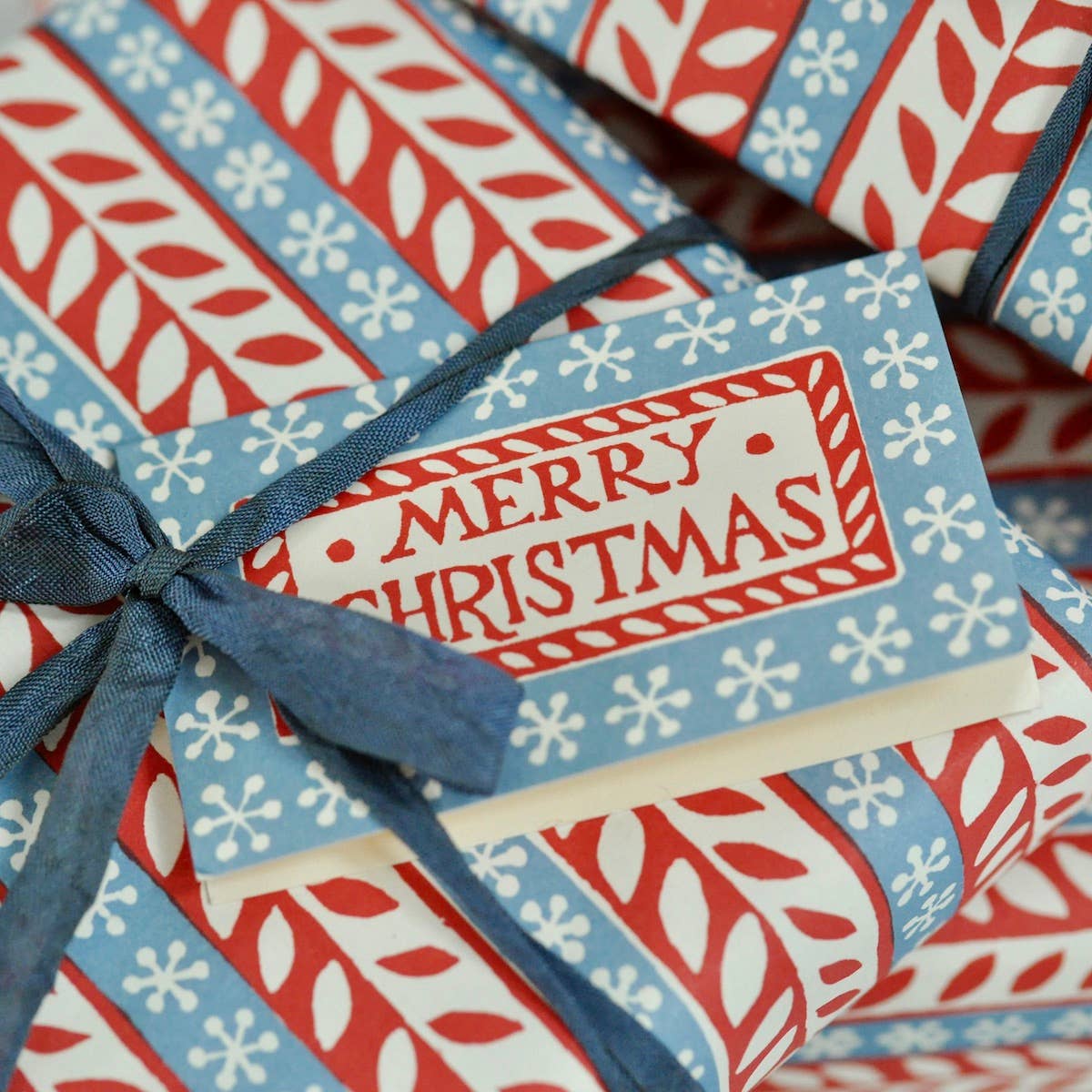 Pack of Merry Christmas Gift Cards Red and Blue