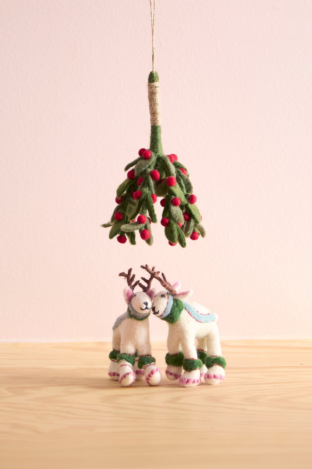 Endless Flower Mistletoe Wool Hanging