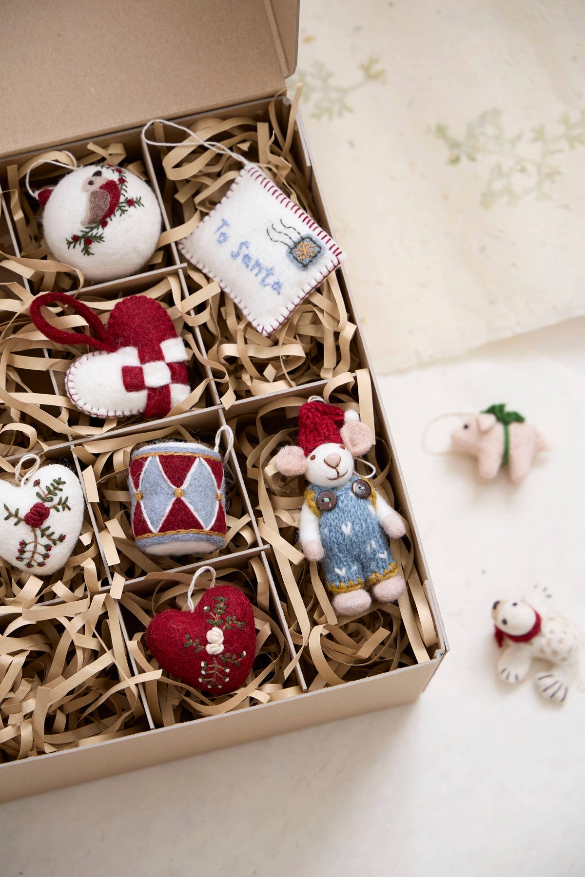 Christmas Bauble - White w/Bird