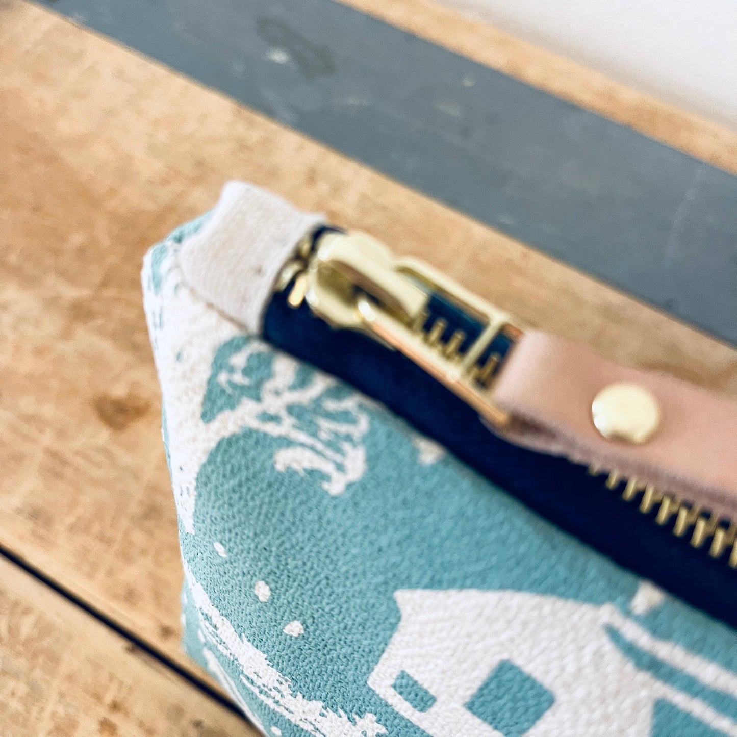 Farmhouse Toile Laura Bag: Navy / Cotton Barkcloth