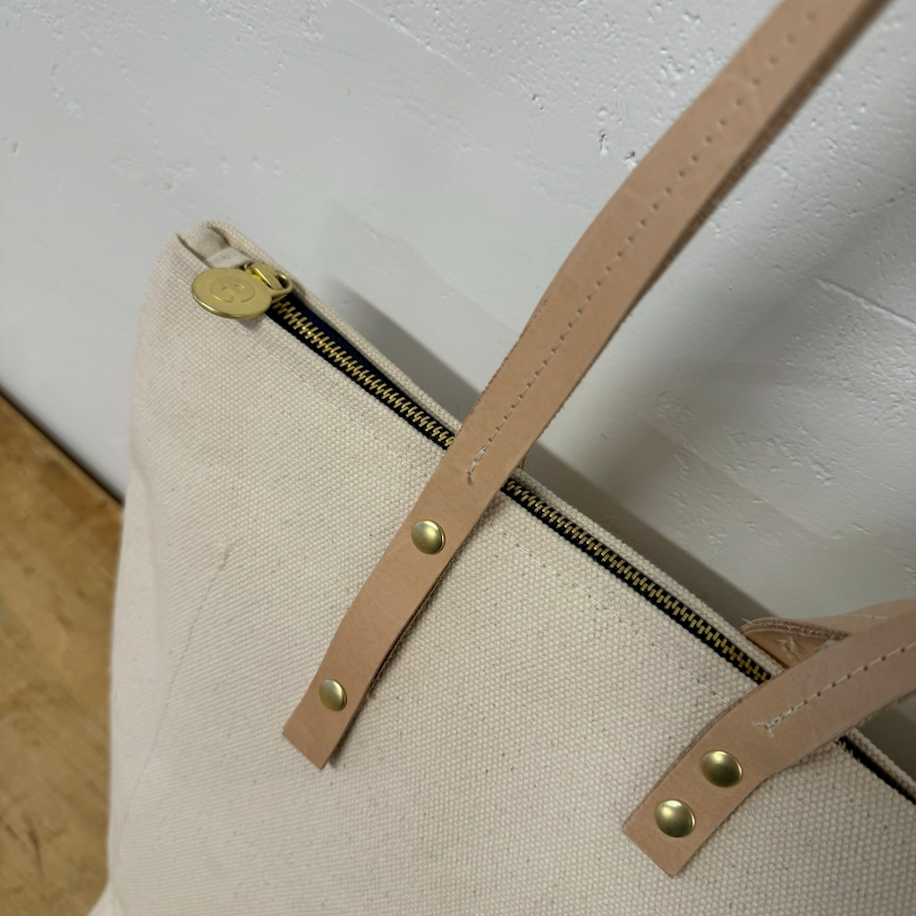 Royal Anita E Weekender Bag: Printed Exterior