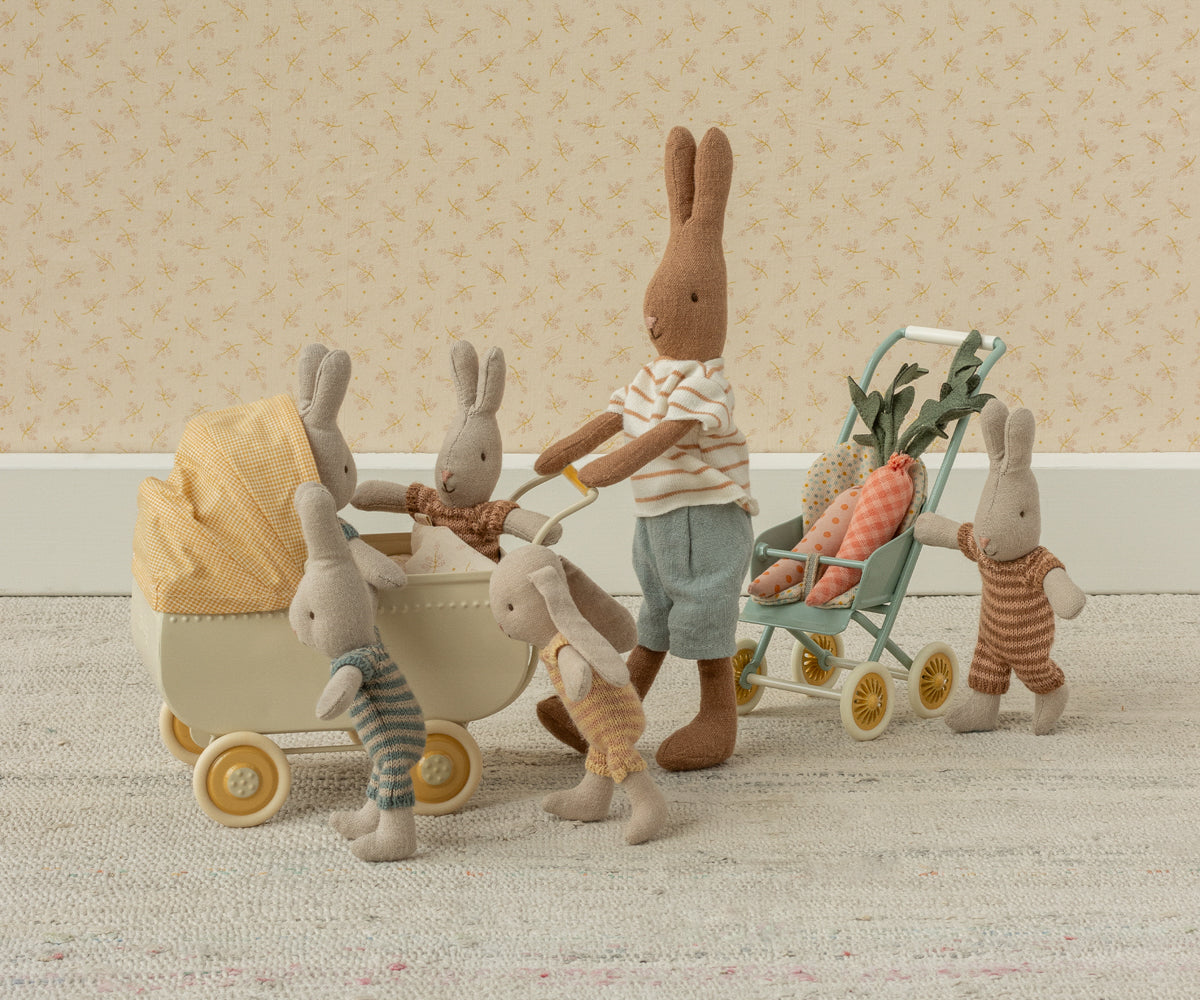 Yellow Pram, Micro