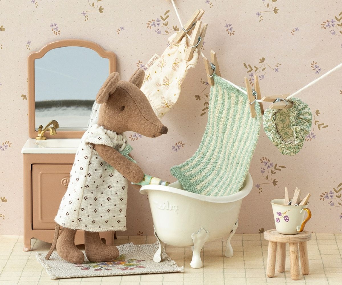Bathtub, Mouse
