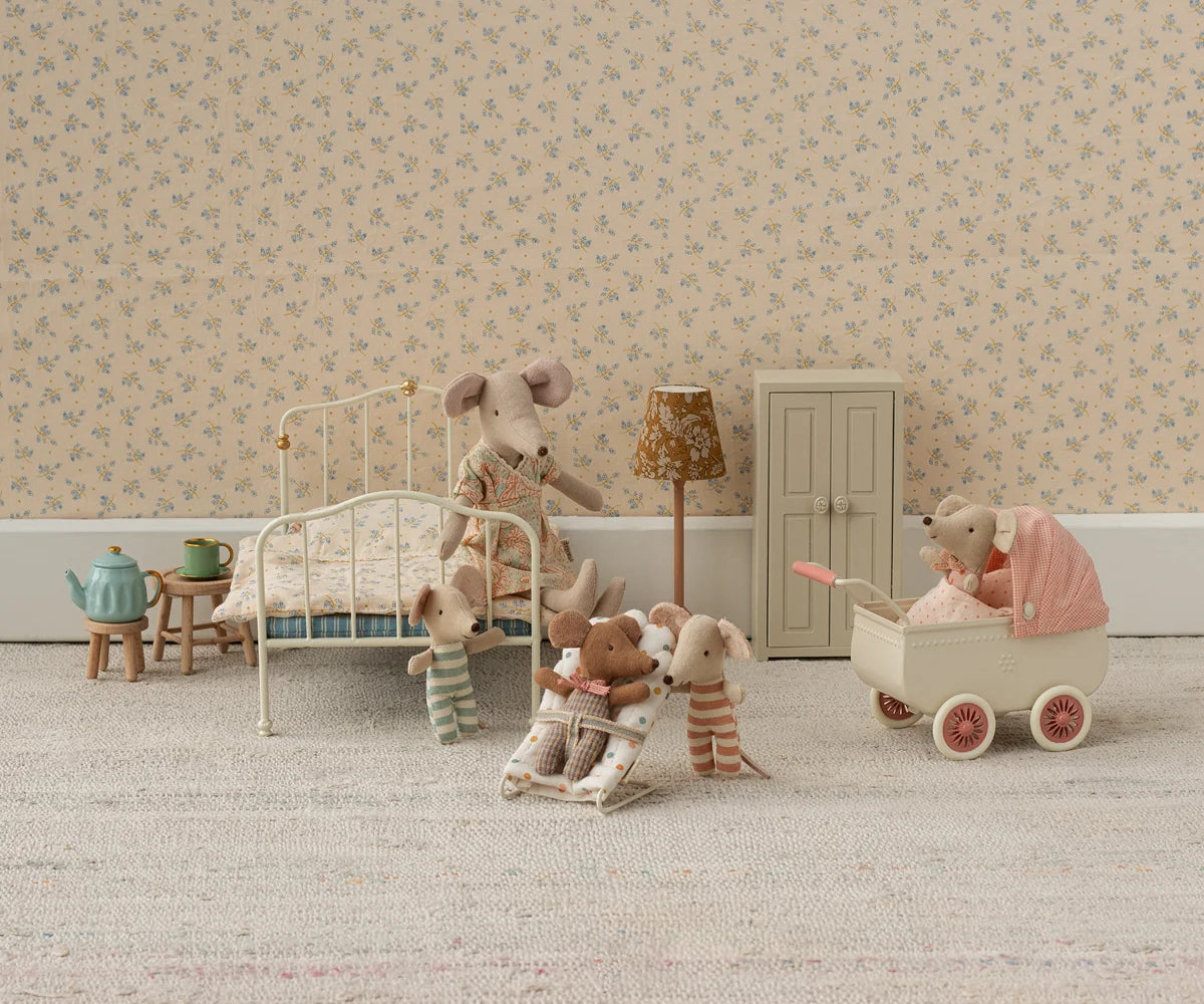 Coral Pram, Mouse