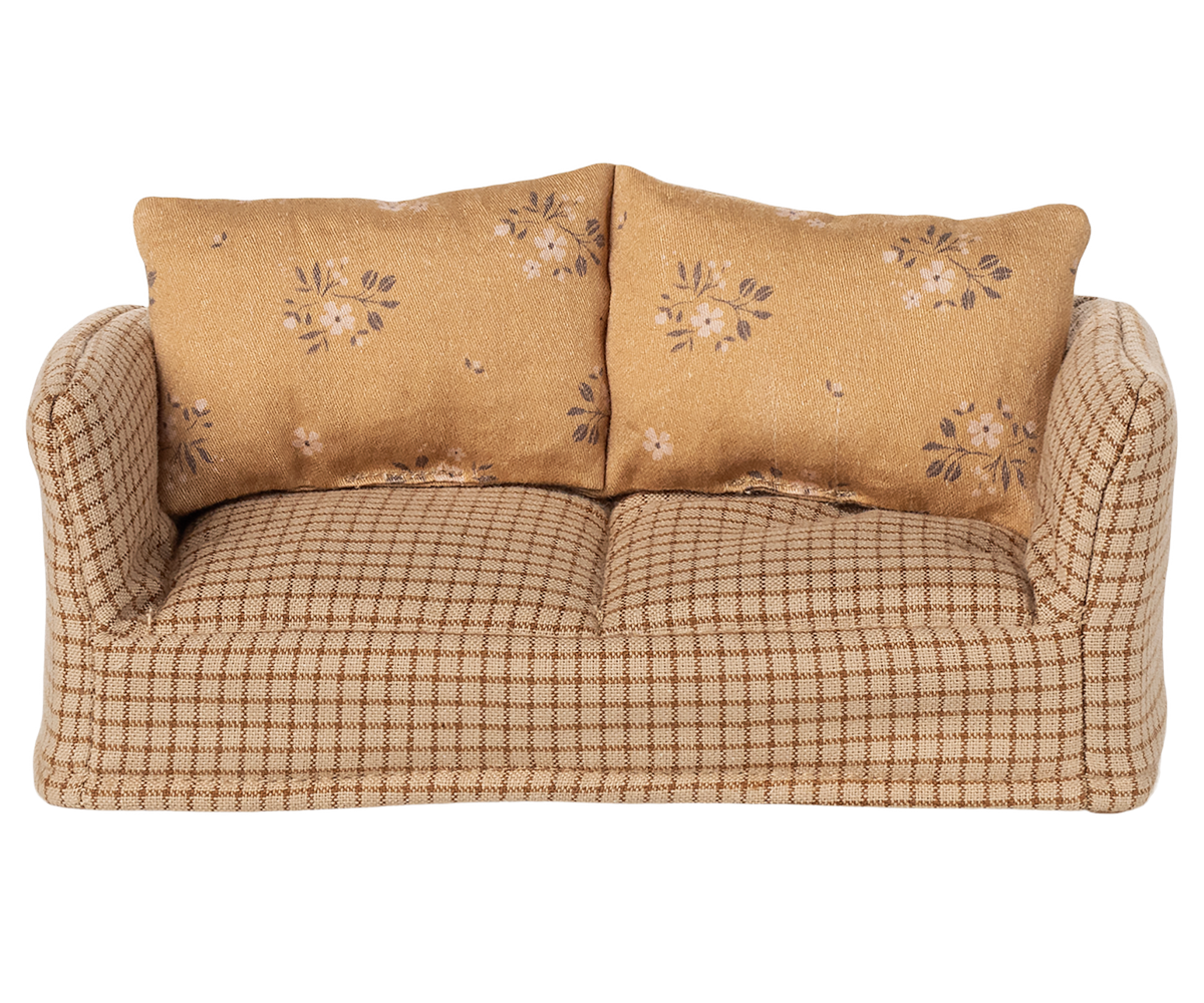 Couch, Mouse - Mable