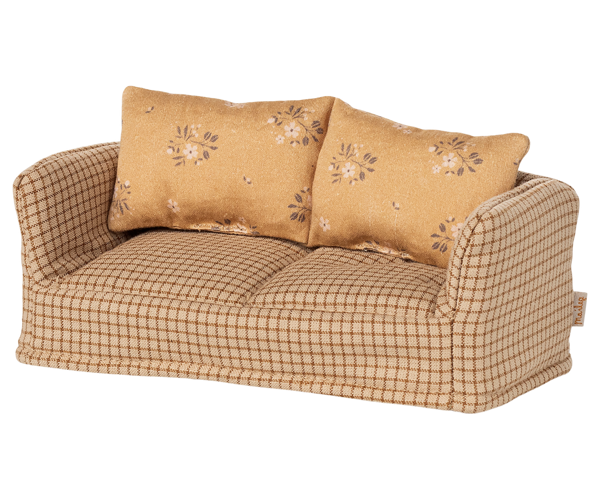 Couch, Mouse - Mable