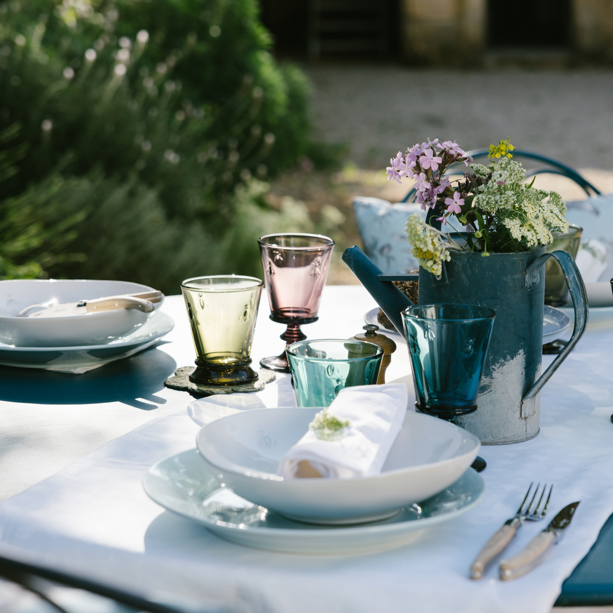 Bee Ceramic Dinner Plates — Ecru