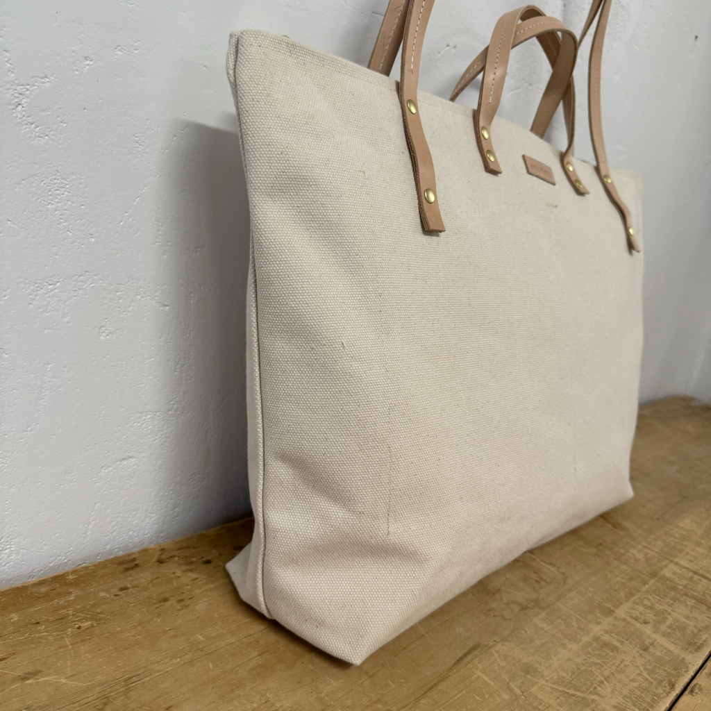 Royal Anita E Weekender Bag: Printed Exterior