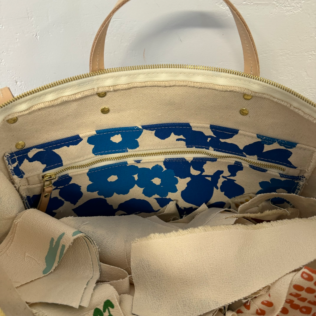 Royal Anita E Weekender Bag: Printed Exterior