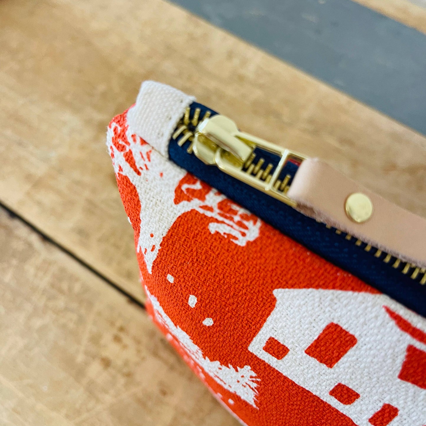 Farmhouse Toile Laura Bag: Navy / Cotton Barkcloth