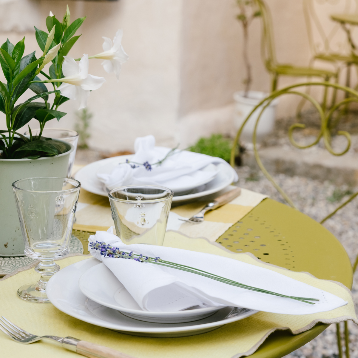 Bee Ceramic Dinner Plates — Ecru