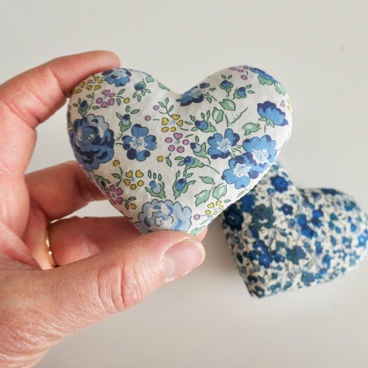 Box of 2 Cotton Lavender Hearts - True Blue
