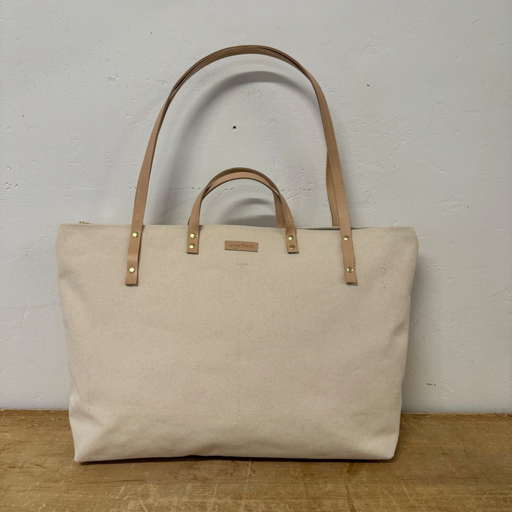 Royal Anita E Weekender Bag: Printed Exterior