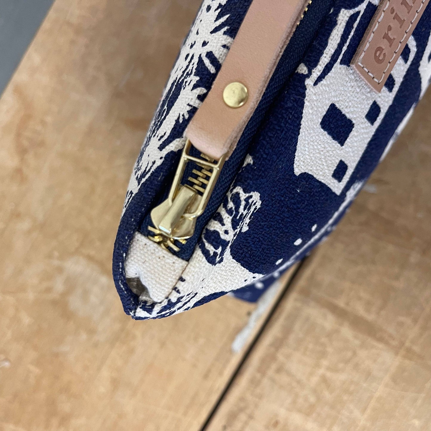 Farmhouse Toile Laura Bag: Navy / Cotton Barkcloth