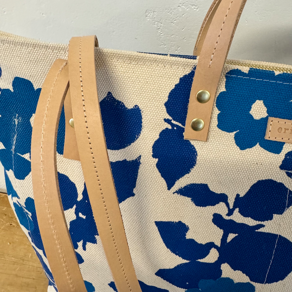 Royal Anita E Weekender Bag: Printed Exterior