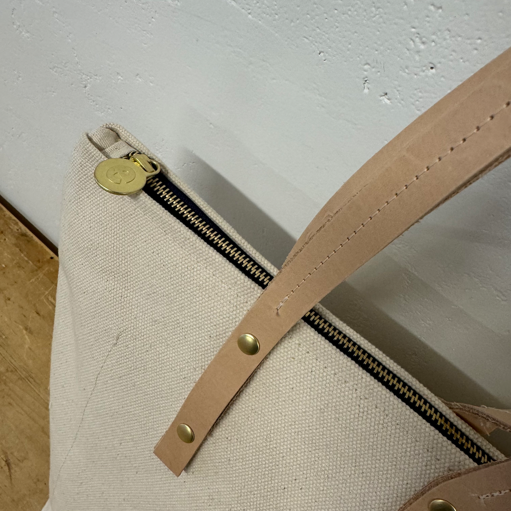 Royal Anita E Weekender Bag: Printed Exterior