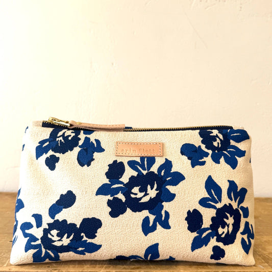 Laura Pouch – Helen Rose