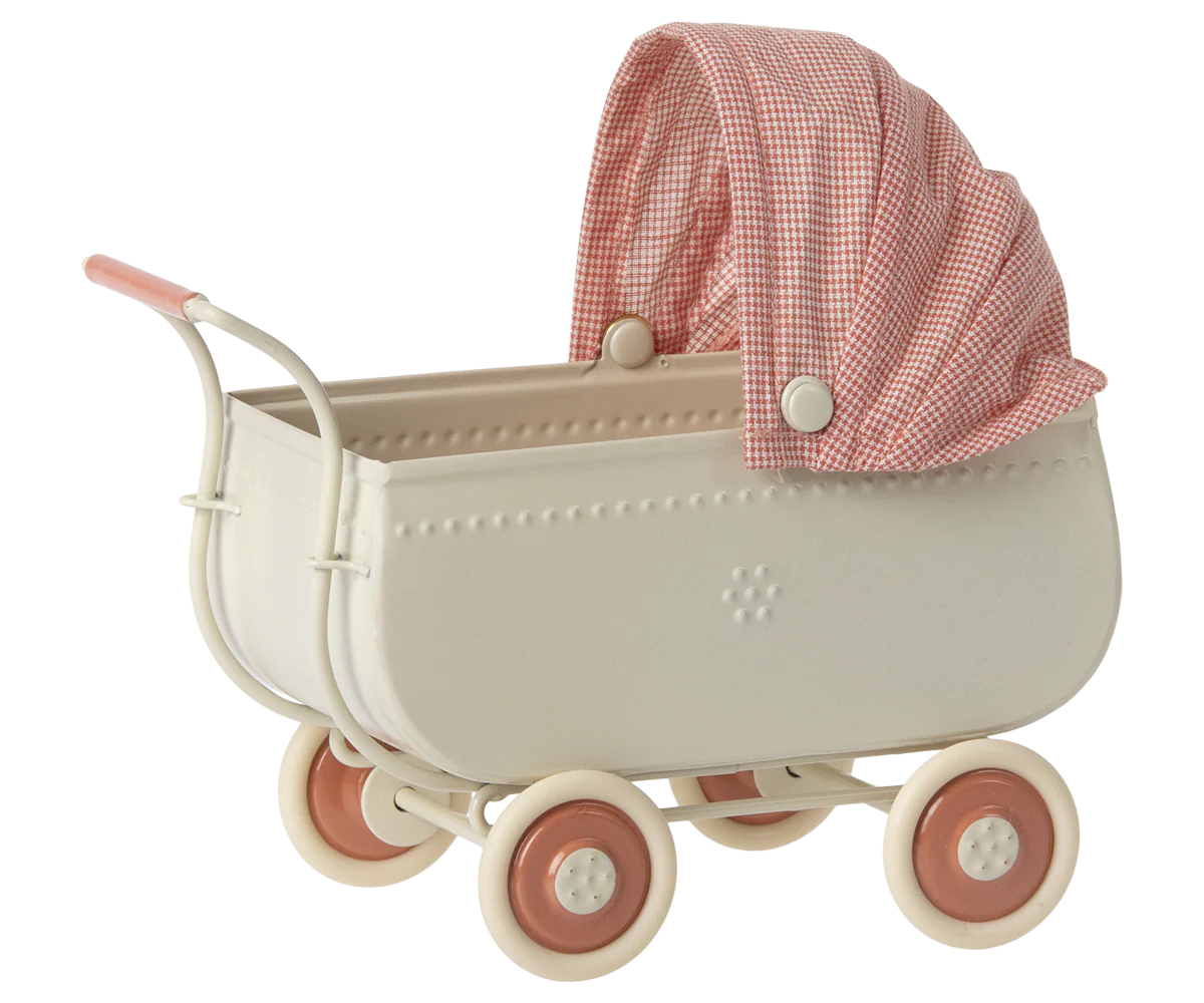 Coral Pram, Micro