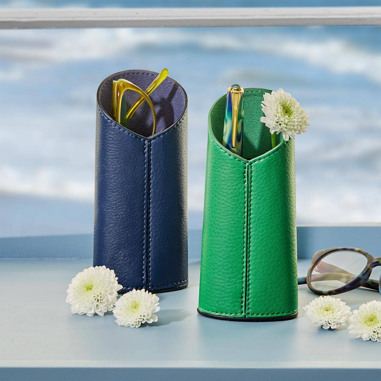 Trophy Eyeglass Stand: Navy