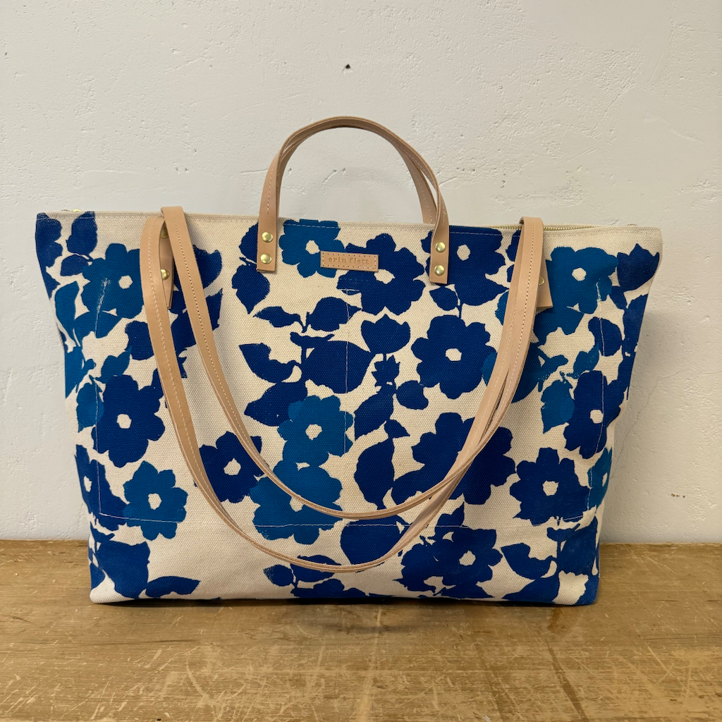 Royal Anita E Weekender Bag: Printed Exterior